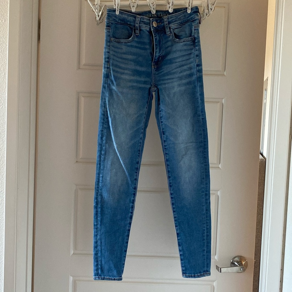 AMERICAN EAGLE JEANS.